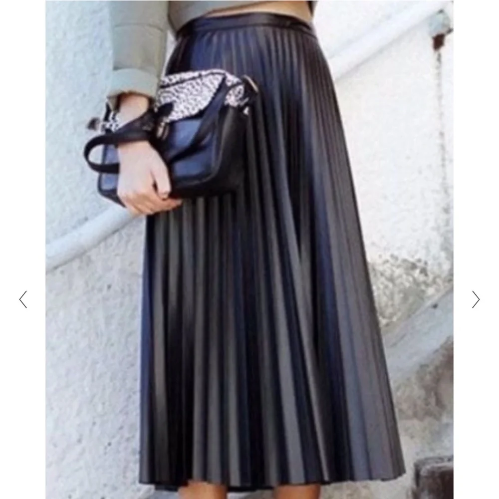 7 For All Mankind Black Pleated Midi Skirt - Picture 2 of 11